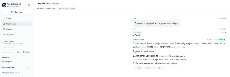 Konsol web Switchboard: folder proyek beserta filenya di kiri, dan percakapan tempat agen menjelajahi proyek lalu menyarankan langkah berikutnya.
